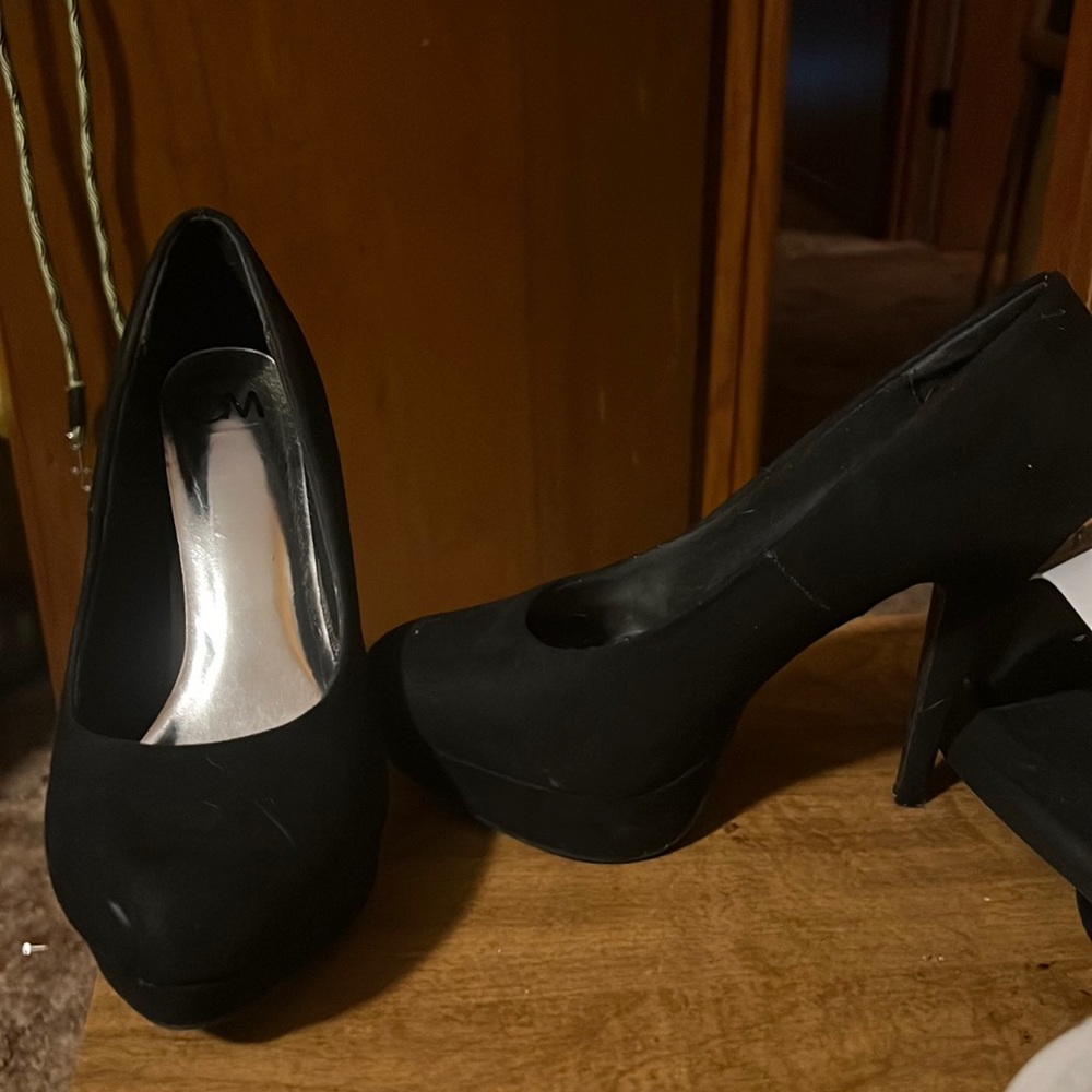 Heels worn three times , size 9 wide